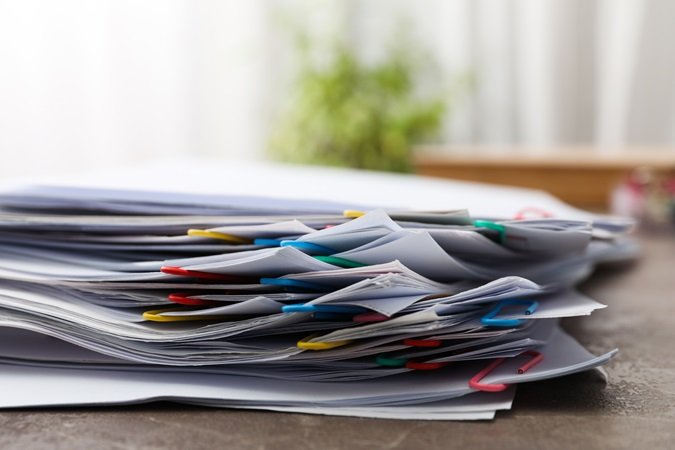 In caso di subappalto e di impresa subappaltatrice che impiega per l'attività specifica lavoratori assunti con contratti di lavoro diversi da quelli a tempo indeterminato, sarà necessario certificare tanto il subappalto quanto i contratti di lavoro.