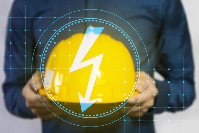 Il datore di lavoro deve effettuare la valutazione del rischio dovuto ai fulmini e definire le idonee misure di prevenzione e protezione.
